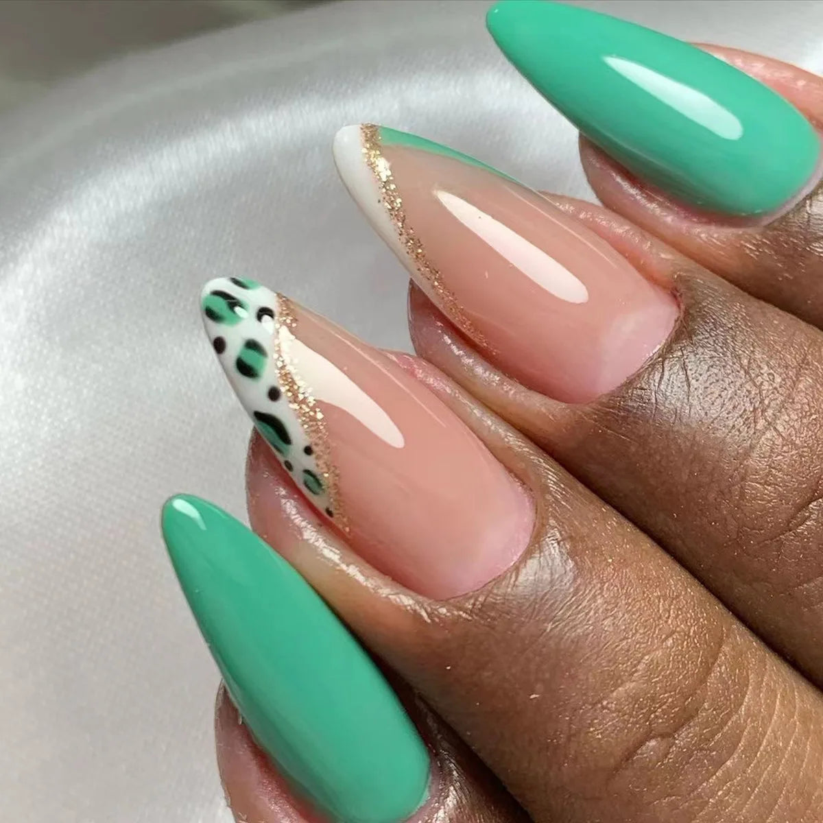 High Quality Luxury Designed Reusable Printed False Nails Short Custom Acrylic Press on Nails Artificial Nails for Woman